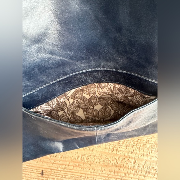 HOBO Blue Convertable Bag with Brown Leaf Patterned Interior - Picture 3 of 10